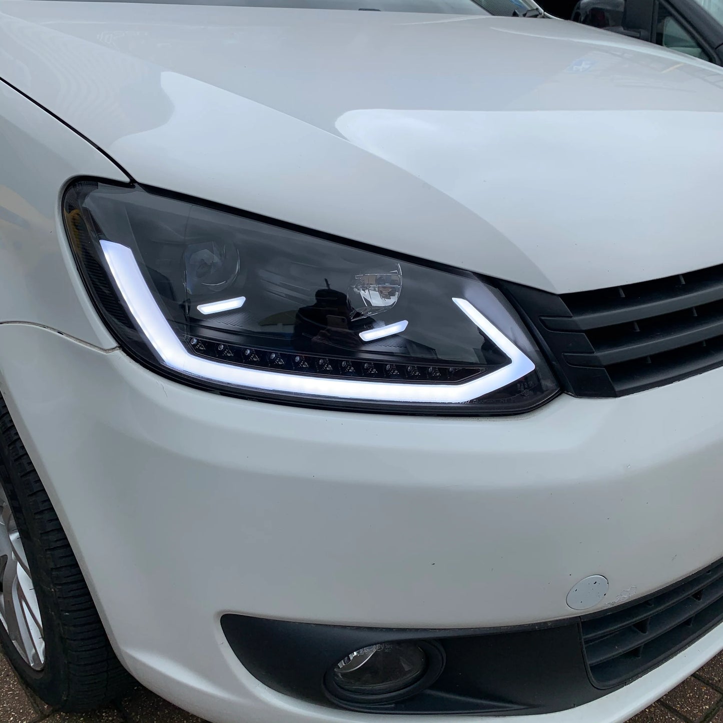 VW Caddy Mk3 Headlights LED DRL Headlamps Dynamic Sequential Flashers 2010-15
