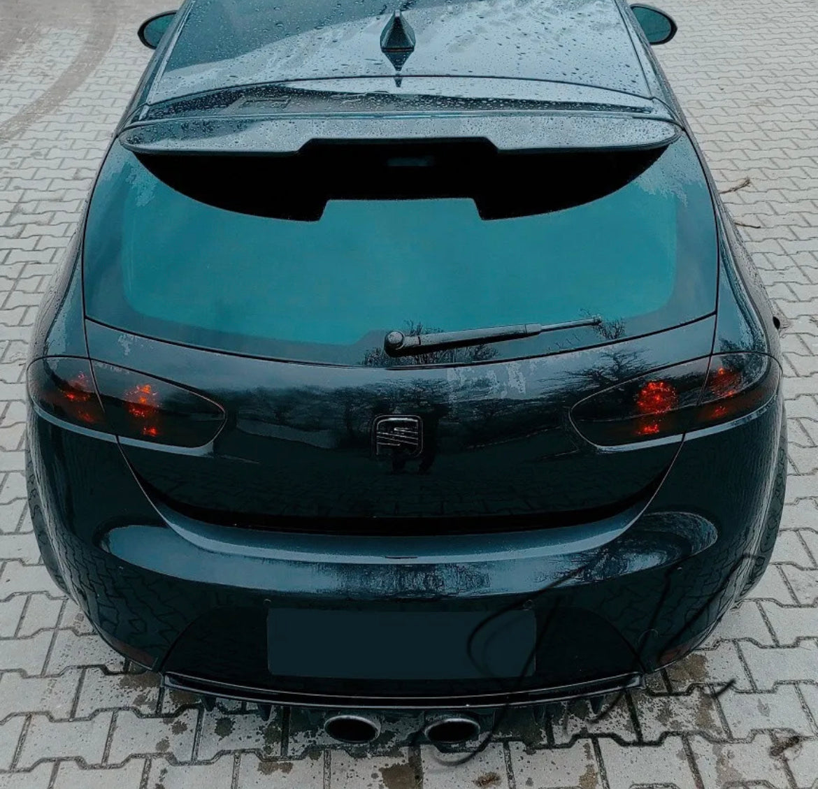 Seat Leon MK2 Facelift 2009-12 roof spoiler gloss black