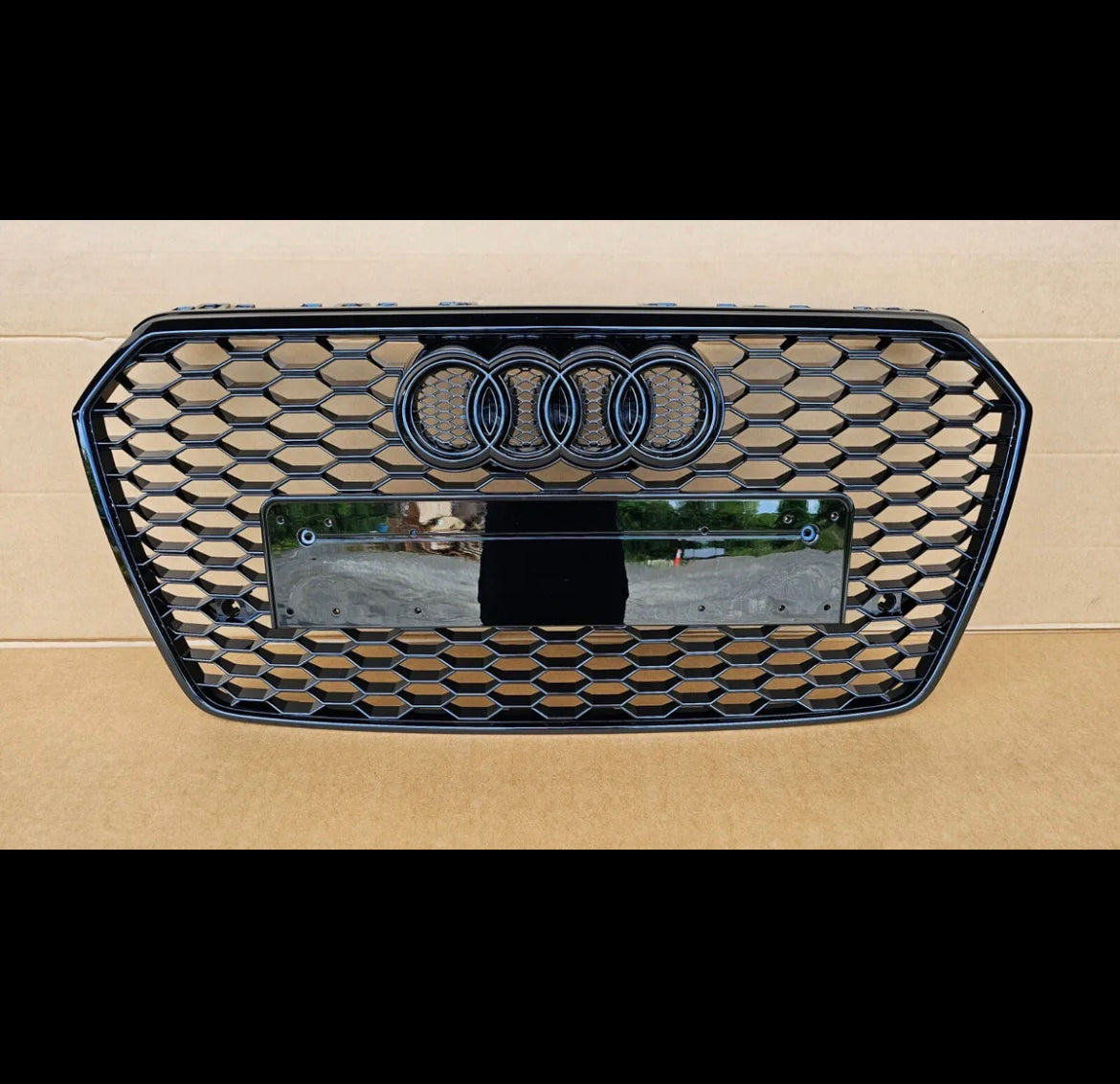 RS7 Style Gloss Black Honeycomb Mesh Grill for Audi A7 S7 16-18 Facelift Model R