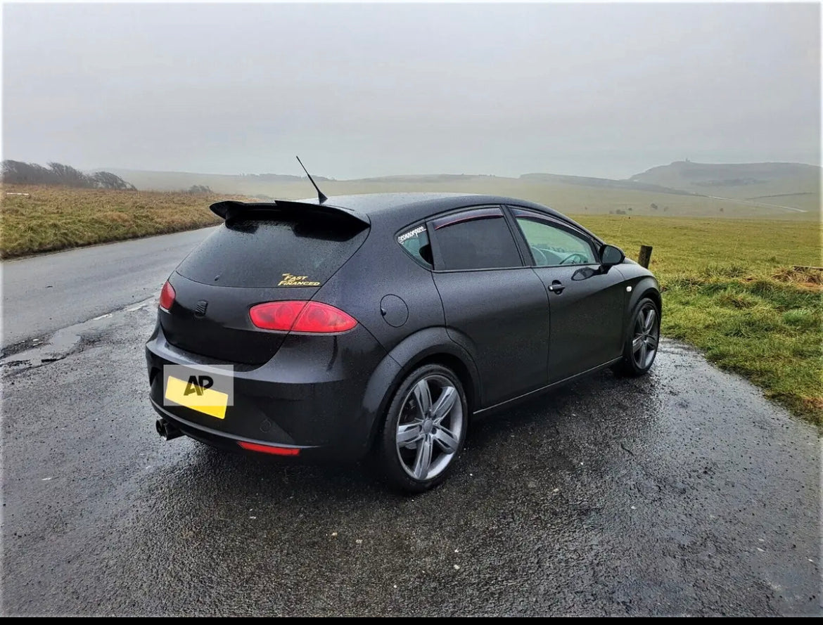 Seat Leon MK2 Facelift 2009-12 roof spoiler gloss black