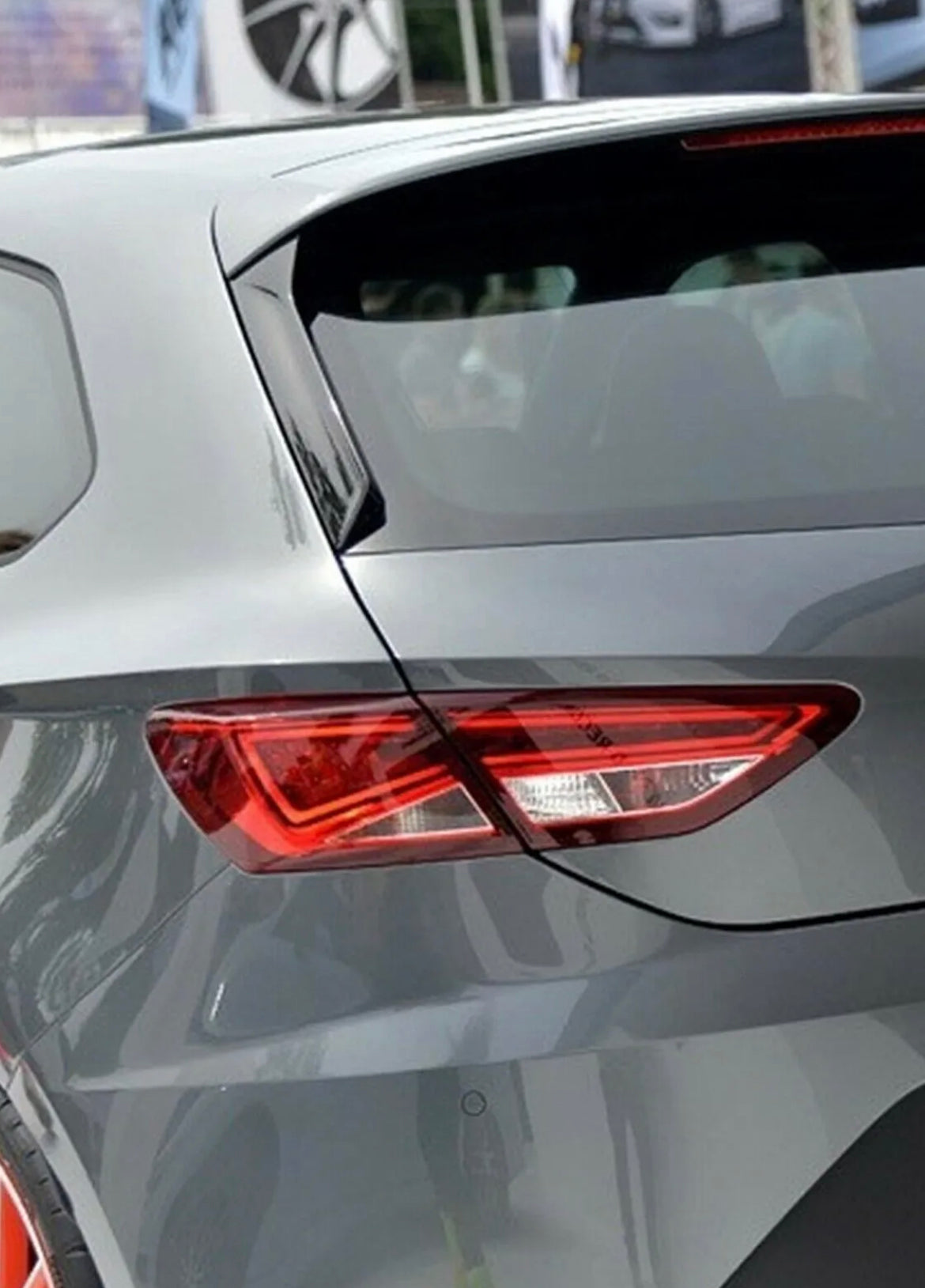 Gloss black spoiler legs mk3 leon