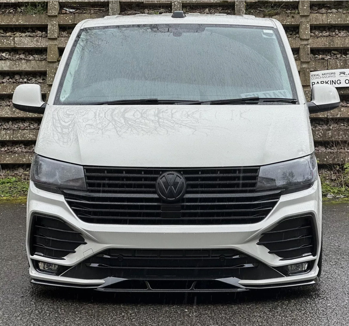 VW Transporter T6.1 – GT-T Front Bumper Replacement with Gloss Black Grilles